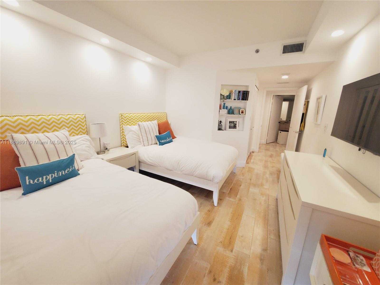 Small Image of 2000 ISLAND BLVD #2703, Aventura Number 21