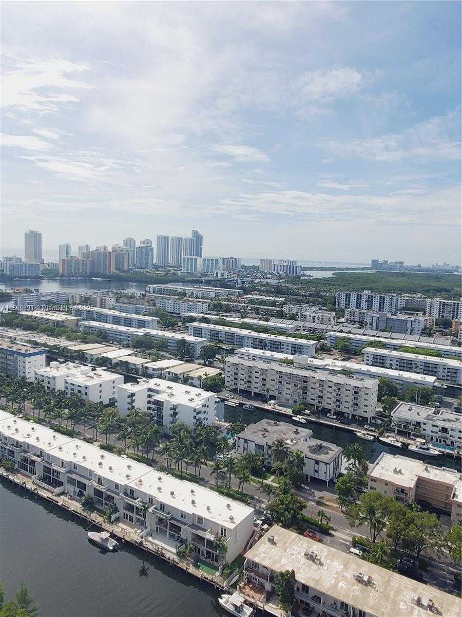 Small Image of 2000 ISLAND BLVD #2703, Aventura Number 24