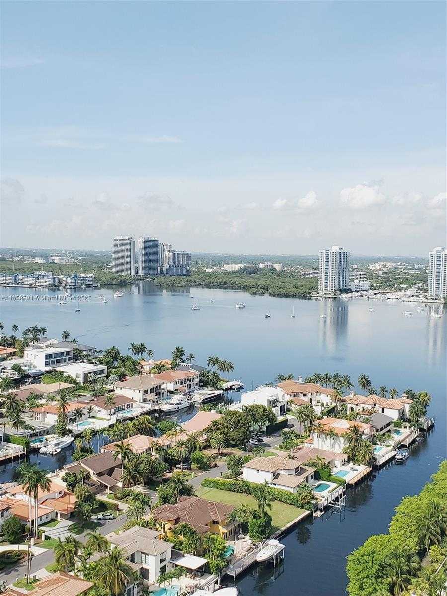 Small Image of 2000 ISLAND BLVD #2703, Aventura Number 25
