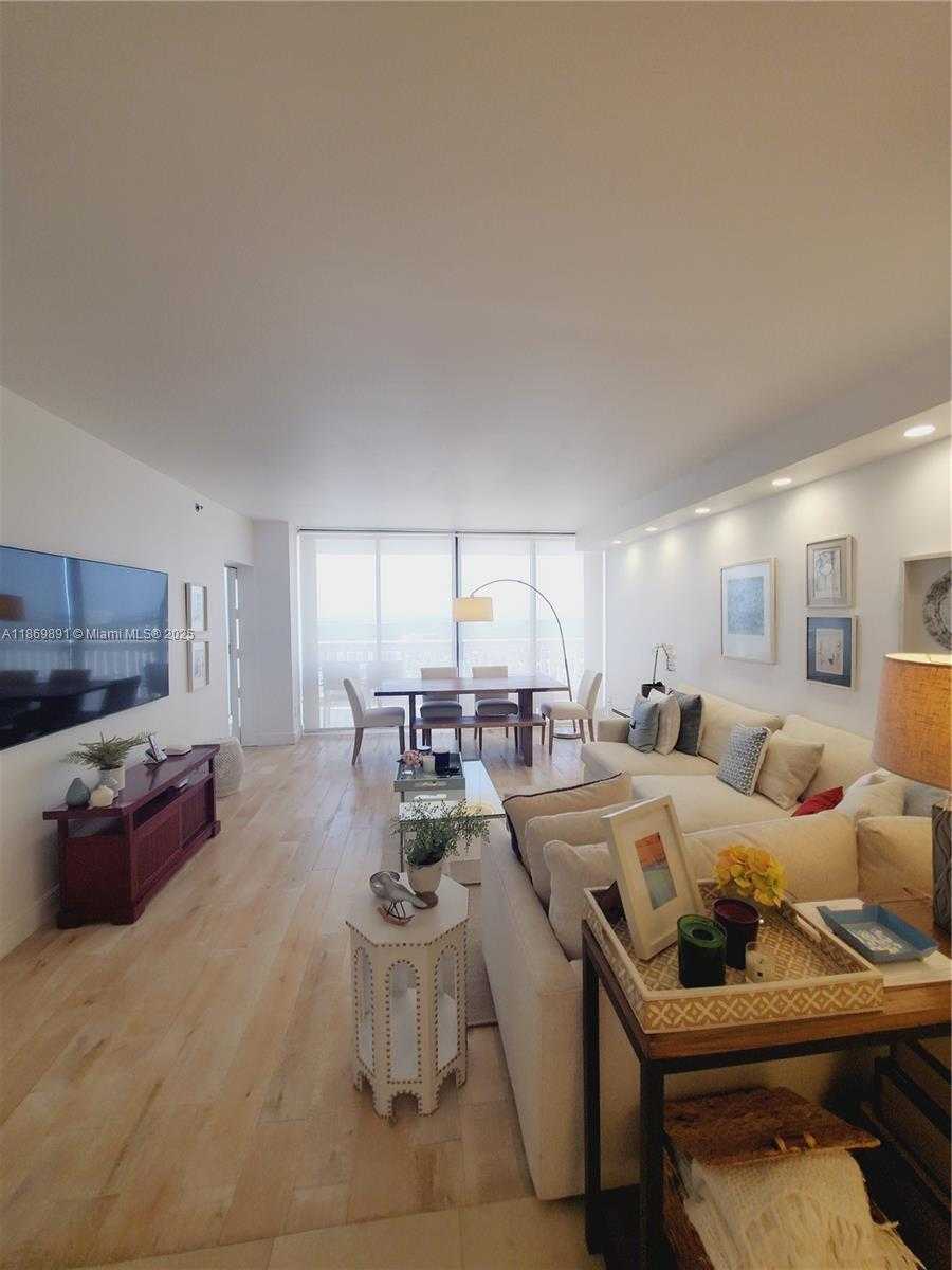 Small Image of 2000 ISLAND BLVD #2703, Aventura Number 4
