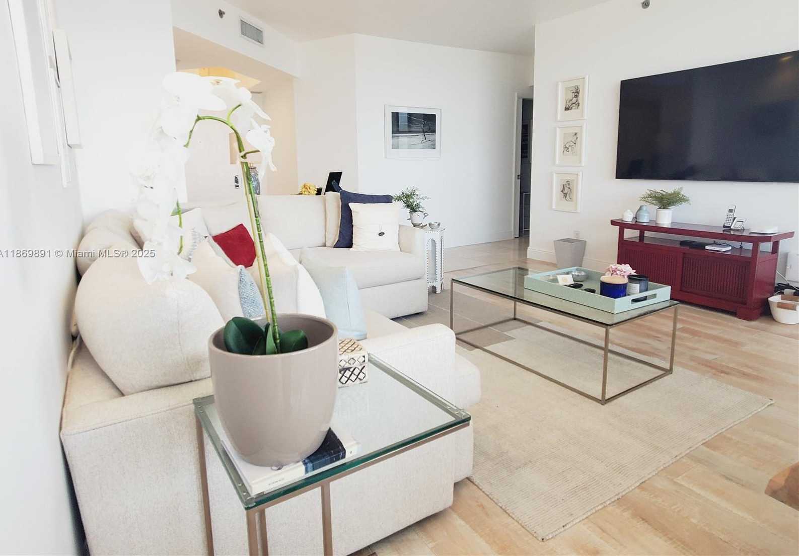 Small Image of 2000 ISLAND BLVD #2703, Aventura Number 5