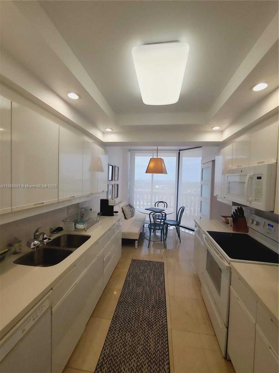 Small Image of 2000 ISLAND BLVD #2703, Aventura Number 6