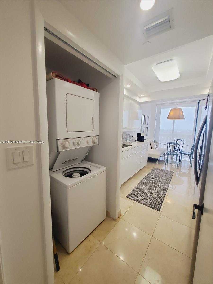 Small Image of 2000 ISLAND BLVD #2703, Aventura Number 7