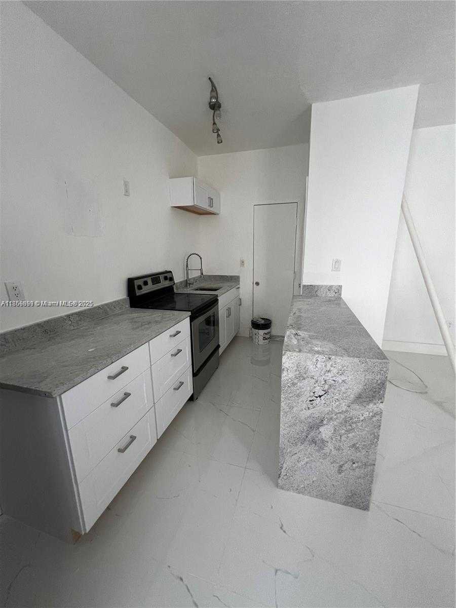 Small Image of 7920 HARDING AVE #4, Miami Beach Number 2