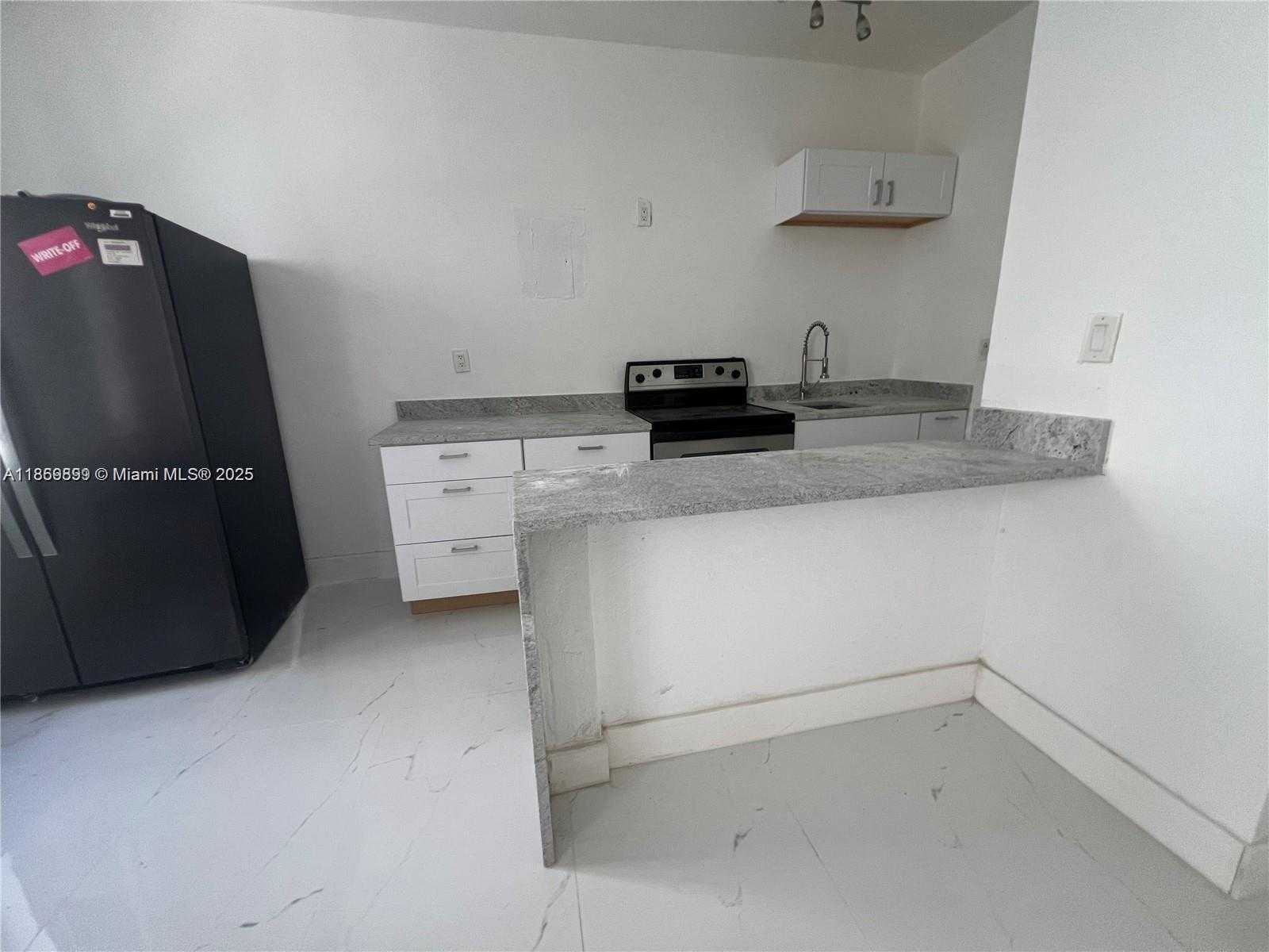 Small Image of 7920 HARDING AVE #4, Miami Beach Number 3