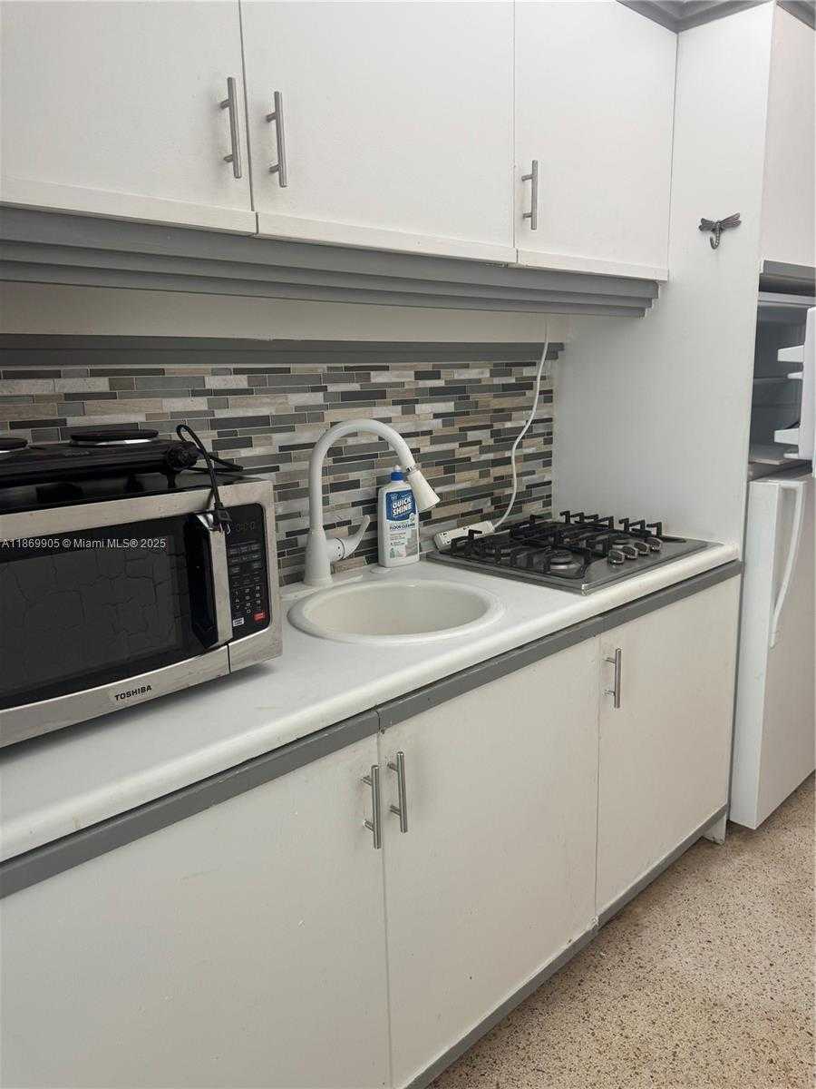 Small Image of 6490 COLLINS AVE #7, Miami Beach Number 3