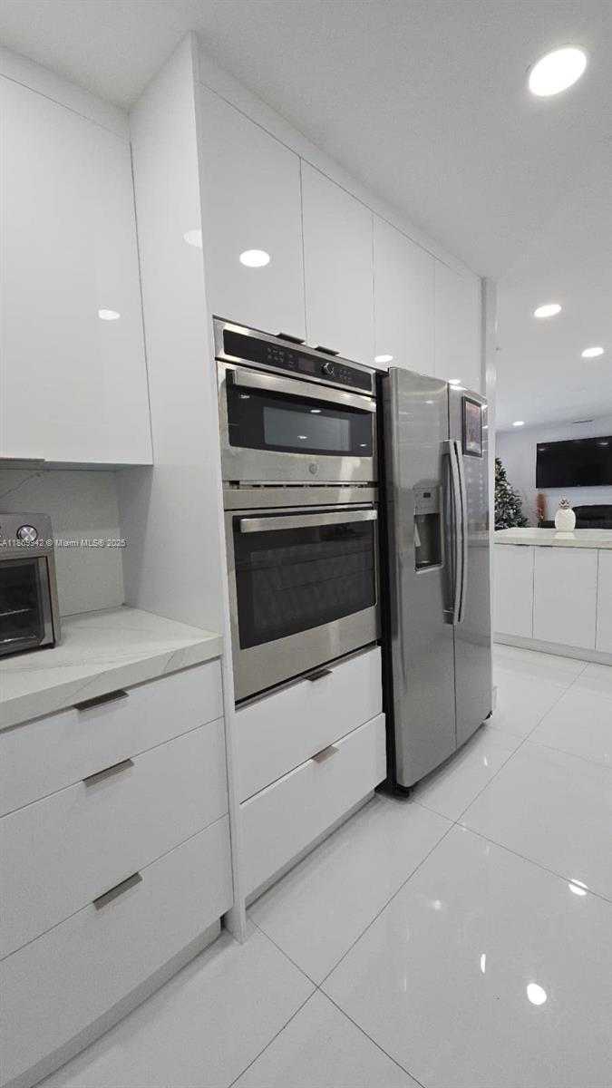 Small Image of 6005 SOUTH WEST 22ND ST, Miami Number 10