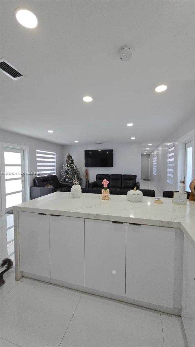 Small Image of 6005 SOUTH WEST 22ND ST, Miami Number 12