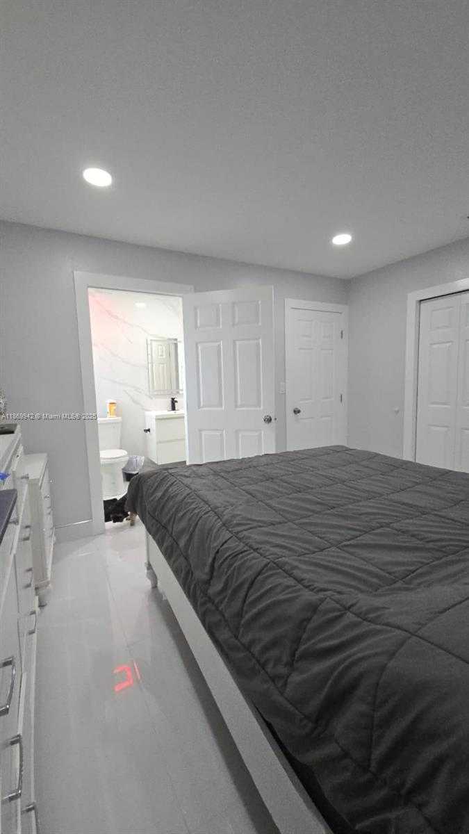 Small Image of 6005 SOUTH WEST 22ND ST, Miami Number 21