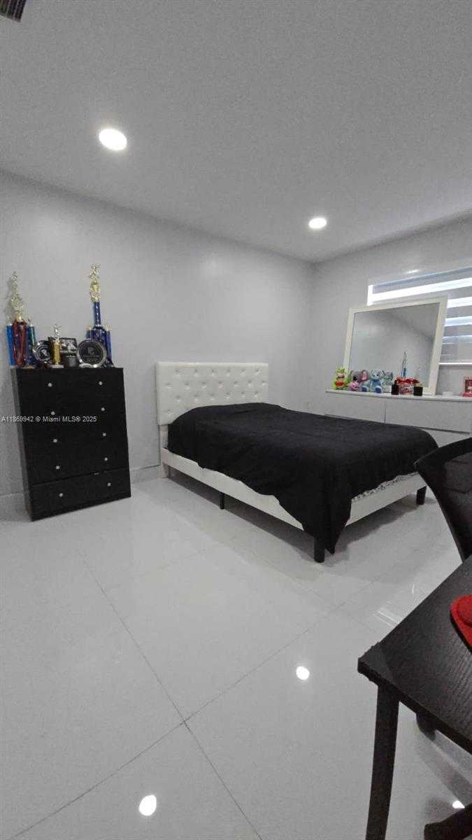 Small Image of 6005 SOUTH WEST 22ND ST, Miami Number 22
