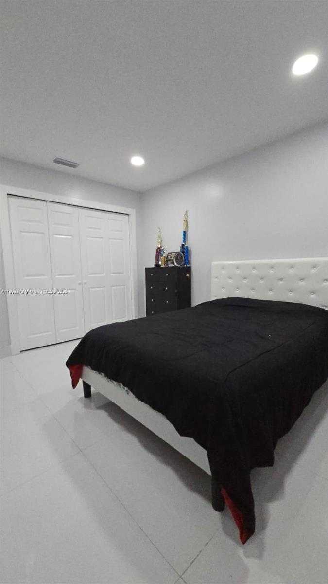 Small Image of 6005 SOUTH WEST 22ND ST, Miami Number 23