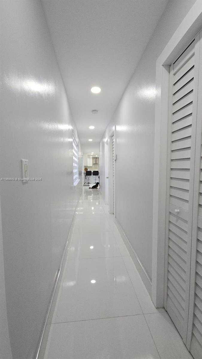 Small Image of 6005 SOUTH WEST 22ND ST, Miami Number 25