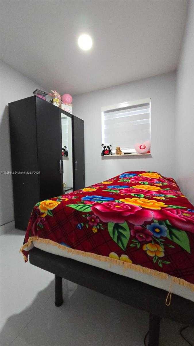 Small Image of 6005 SOUTH WEST 22ND ST, Miami Number 26