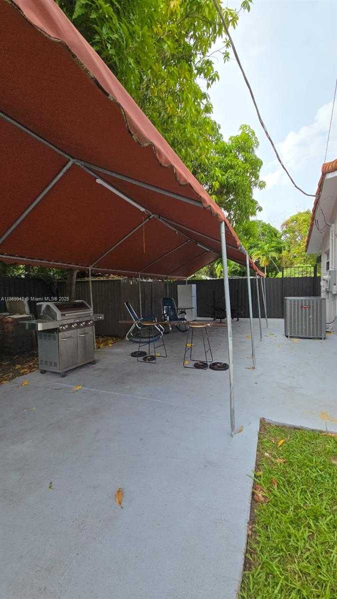 Small Image of 6005 SOUTH WEST 22ND ST, Miami Number 28