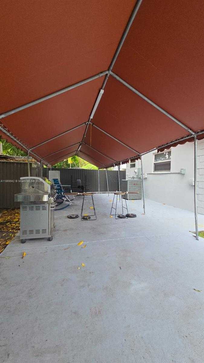Small Image of 6005 SOUTH WEST 22ND ST, Miami Number 29