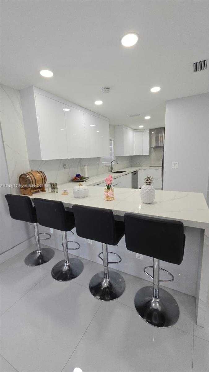 Small Image of 6005 SOUTH WEST 22ND ST, Miami Number 8