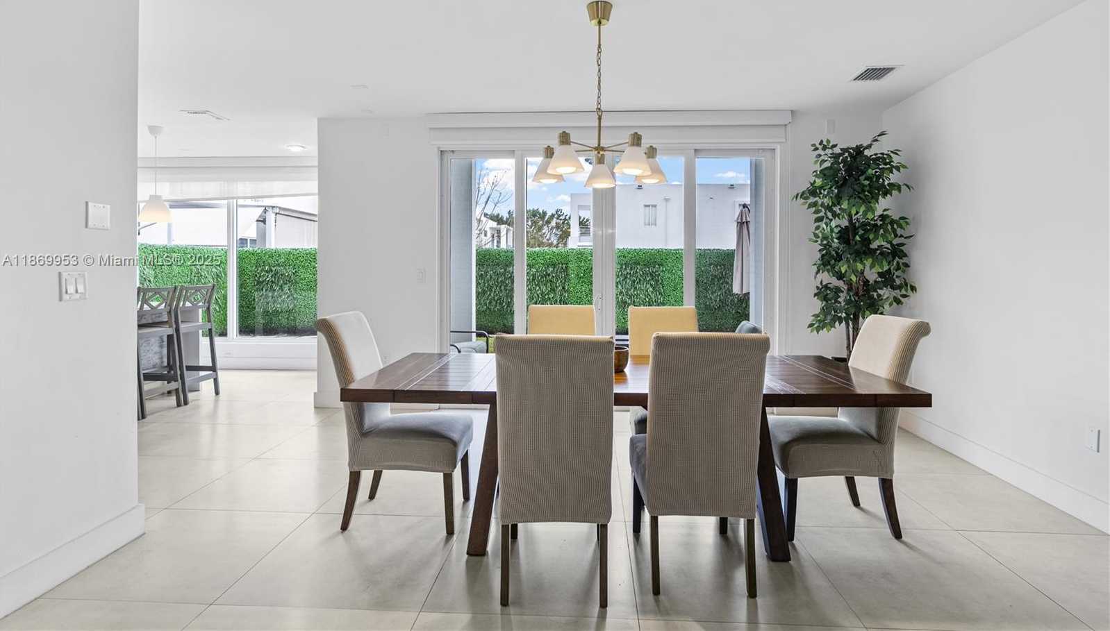 Small Image of 10330 NORTH WEST 68TH ST, Doral Number 17