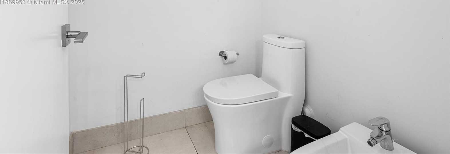 Small Image of 10330 NORTH WEST 68TH ST, Doral Number 33