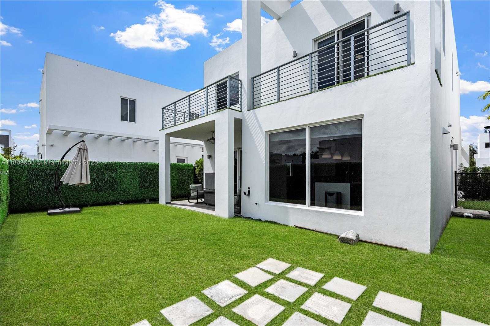 Small Image of 10330 NORTH WEST 68TH ST, Doral Number 4