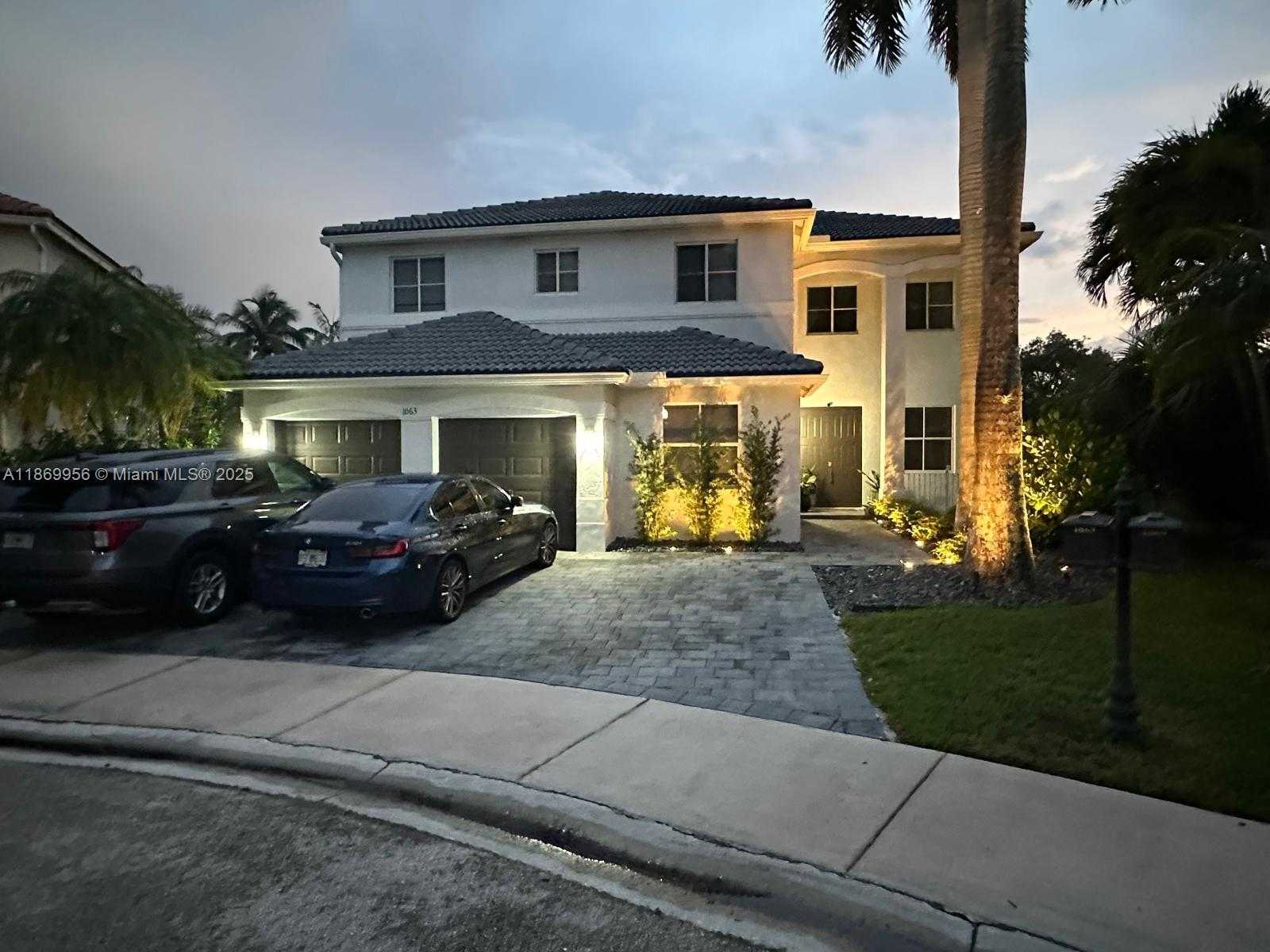 Small Image of 1063 SUNFLOWER CIR, Weston Number 2