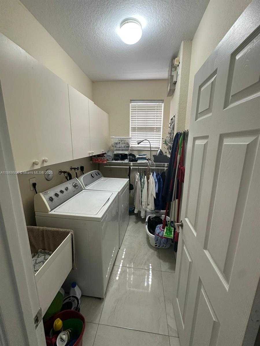 Small Image of 1063 SUNFLOWER CIR, Weston Number 25