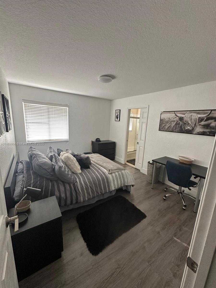 Small Image of 1063 SUNFLOWER CIR, Weston Number 26