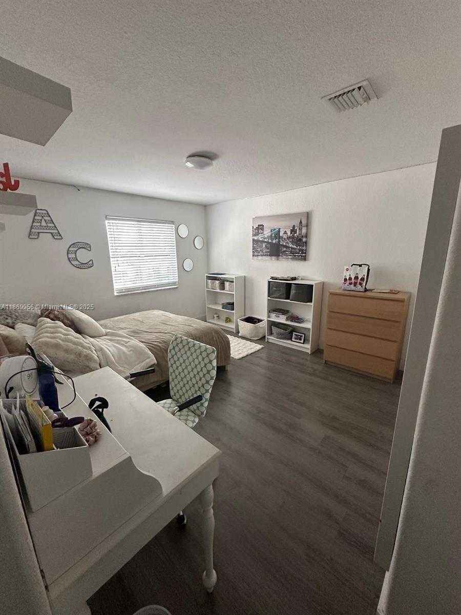 Small Image of 1063 SUNFLOWER CIR, Weston Number 28