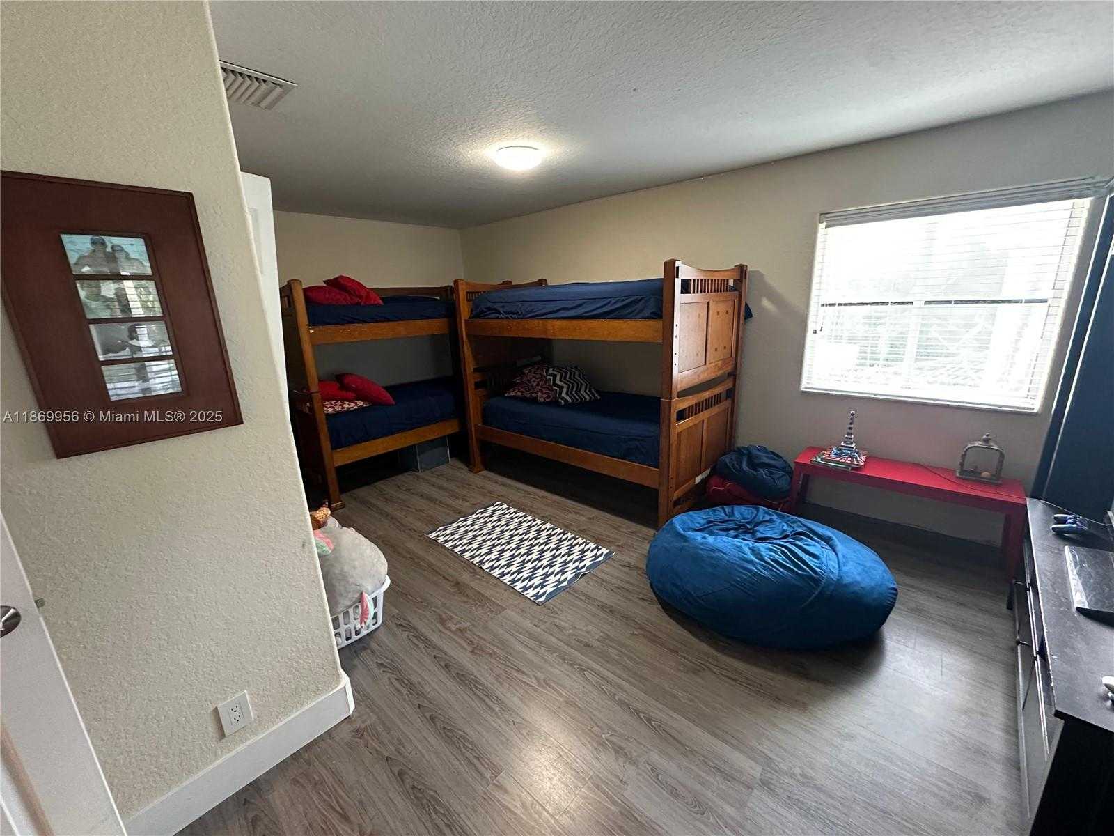 Small Image of 1063 SUNFLOWER CIR, Weston Number 29