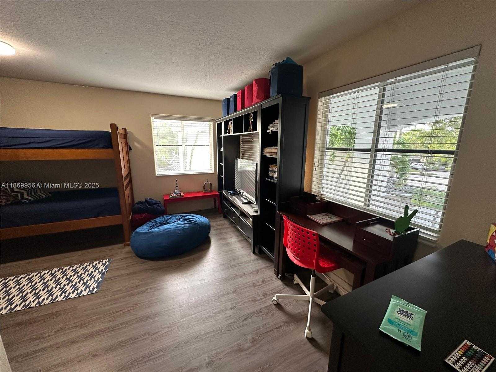 Small Image of 1063 SUNFLOWER CIR, Weston Number 30