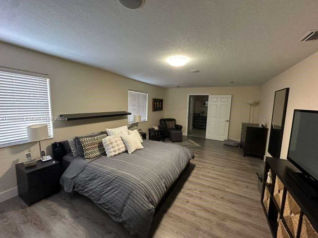 Small Image of 1063 SUNFLOWER CIR, Weston Number 33