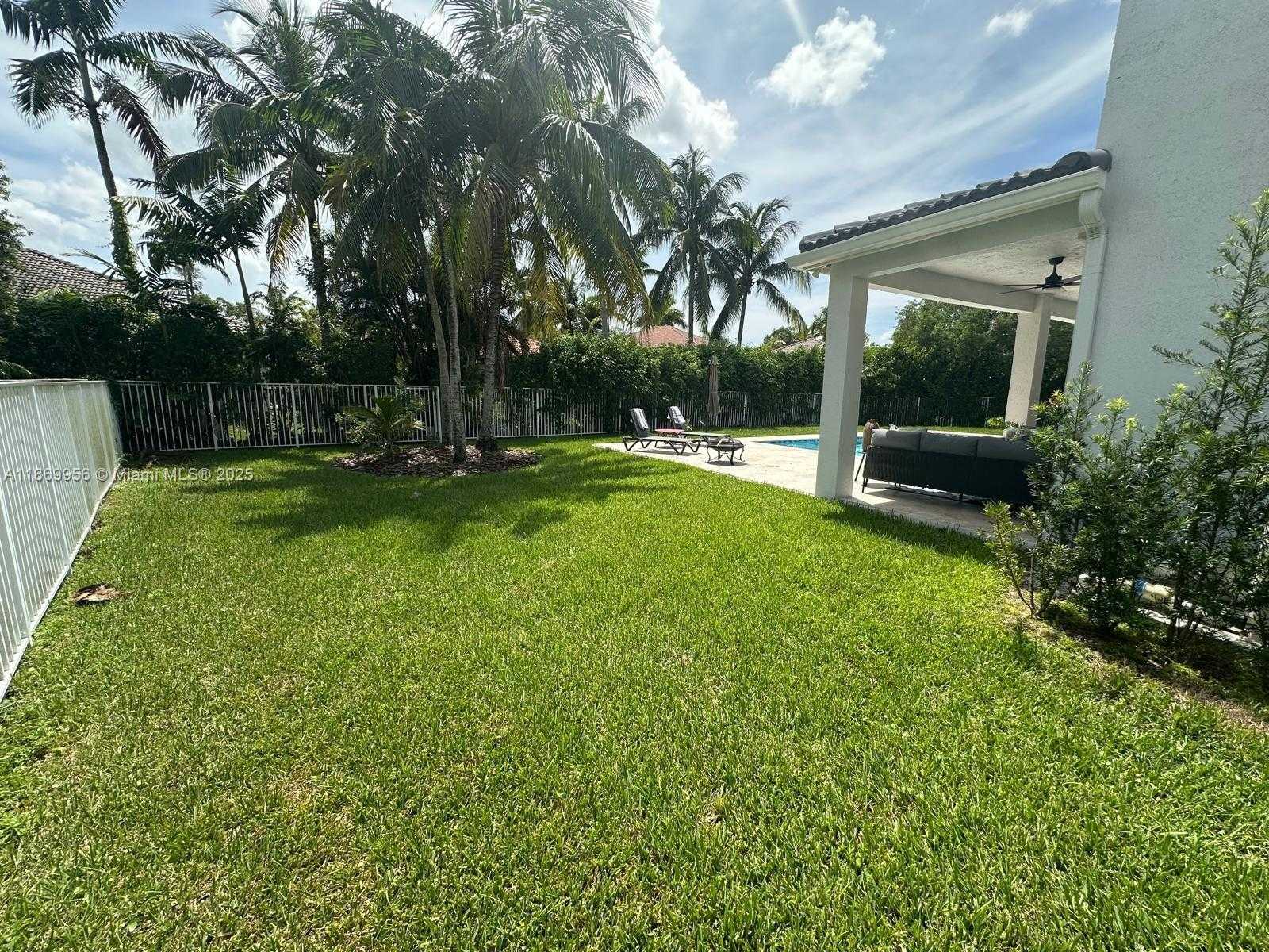 Small Image of 1063 SUNFLOWER CIR, Weston Number 5