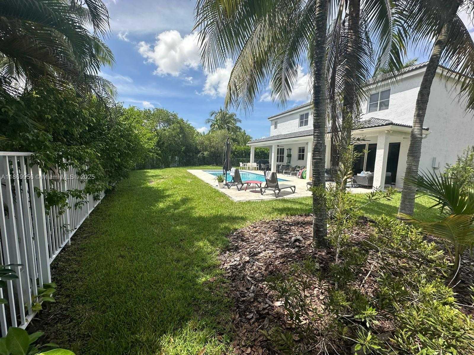 Small Image of 1063 SUNFLOWER CIR, Weston Number 6