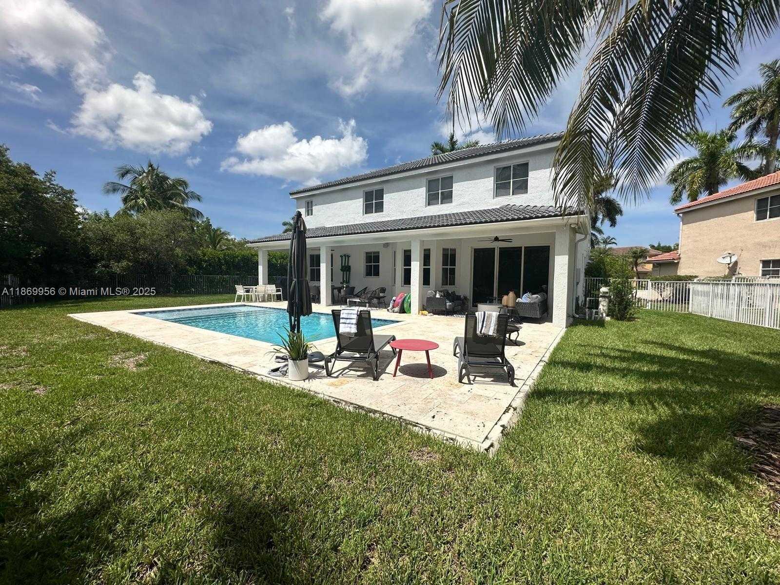 Small Image of 1063 SUNFLOWER CIR, Weston Number 7