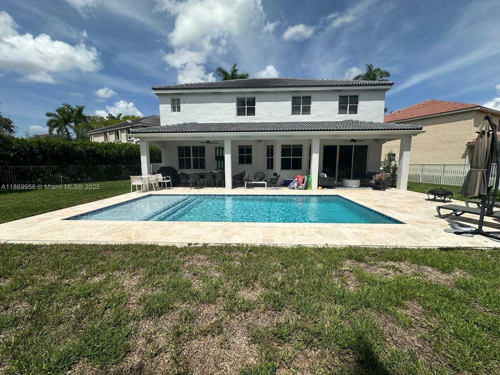 Small Image of 1063 SUNFLOWER CIR, Weston Number 9