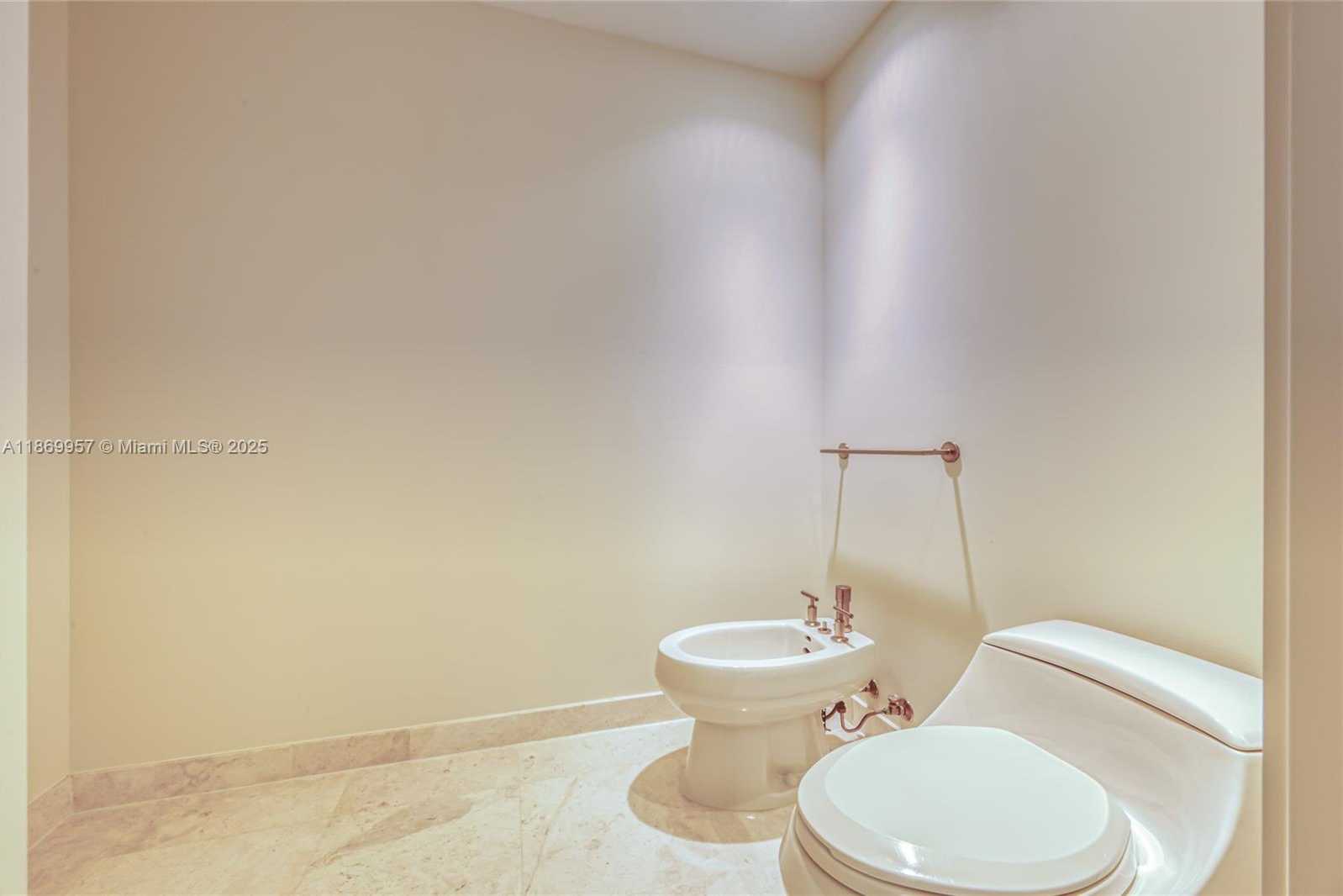 Small Image of 3535 SOUTH OCEAN DR #2004, Hollywood Number 22