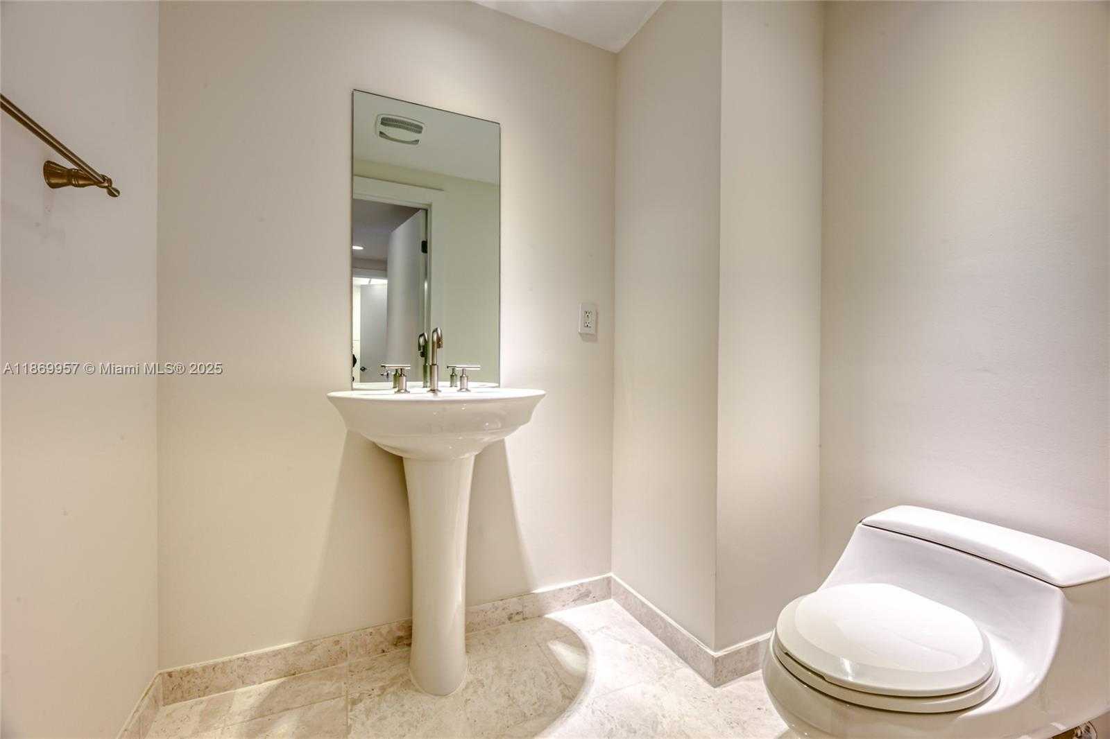 Small Image of 3535 SOUTH OCEAN DR #2004, Hollywood Number 30