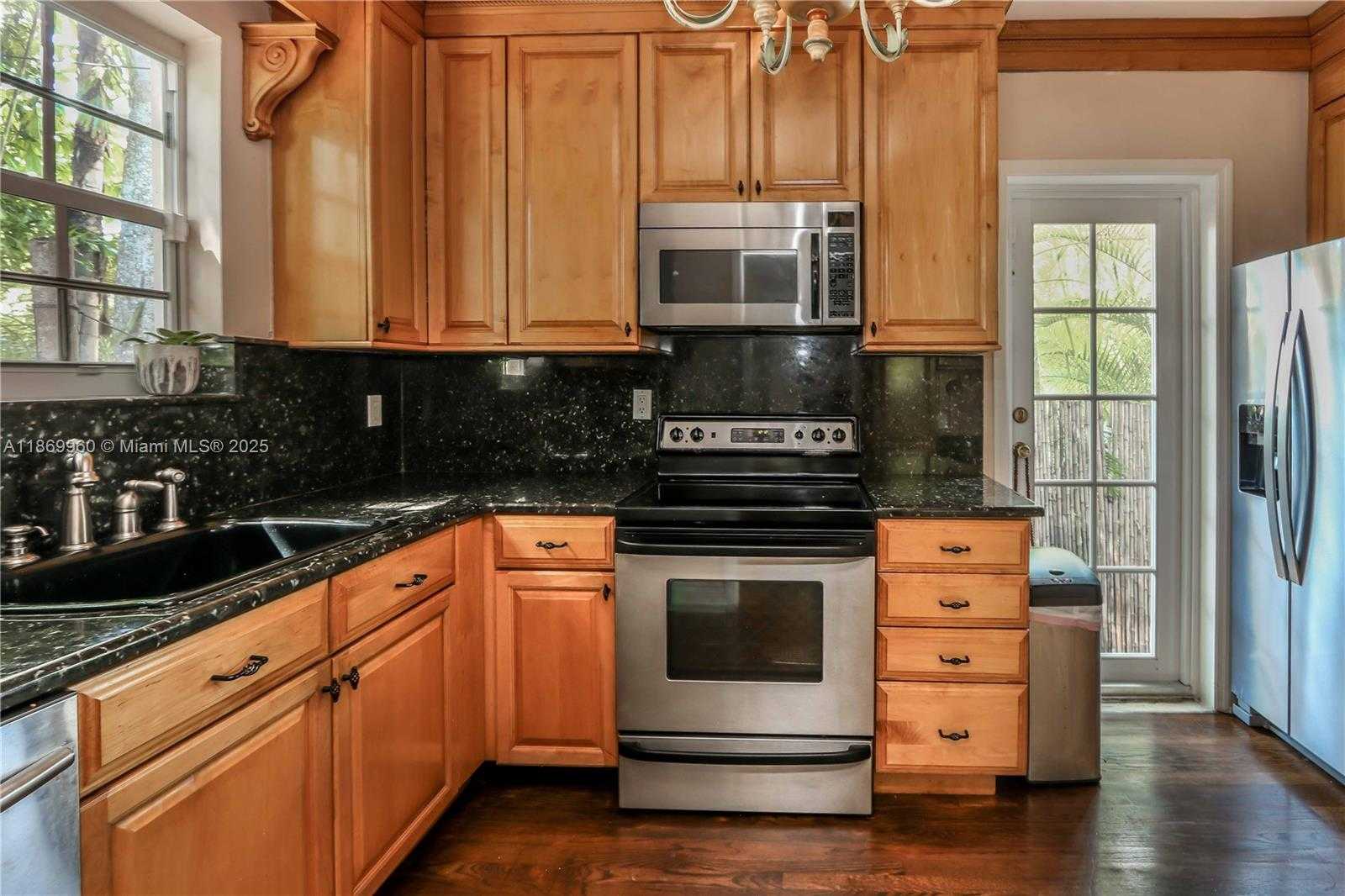 Small Image of 1260 LA MANCHA AVE, Coral Gables Number 10
