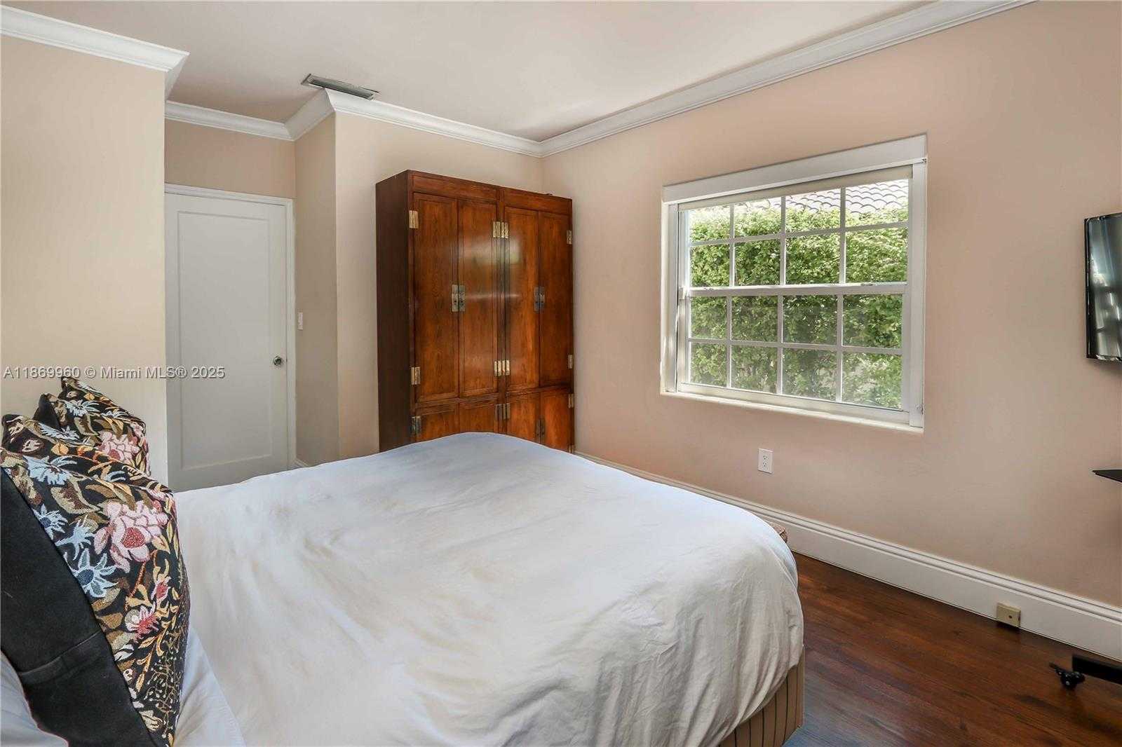 Small Image of 1260 LA MANCHA AVE, Coral Gables Number 12