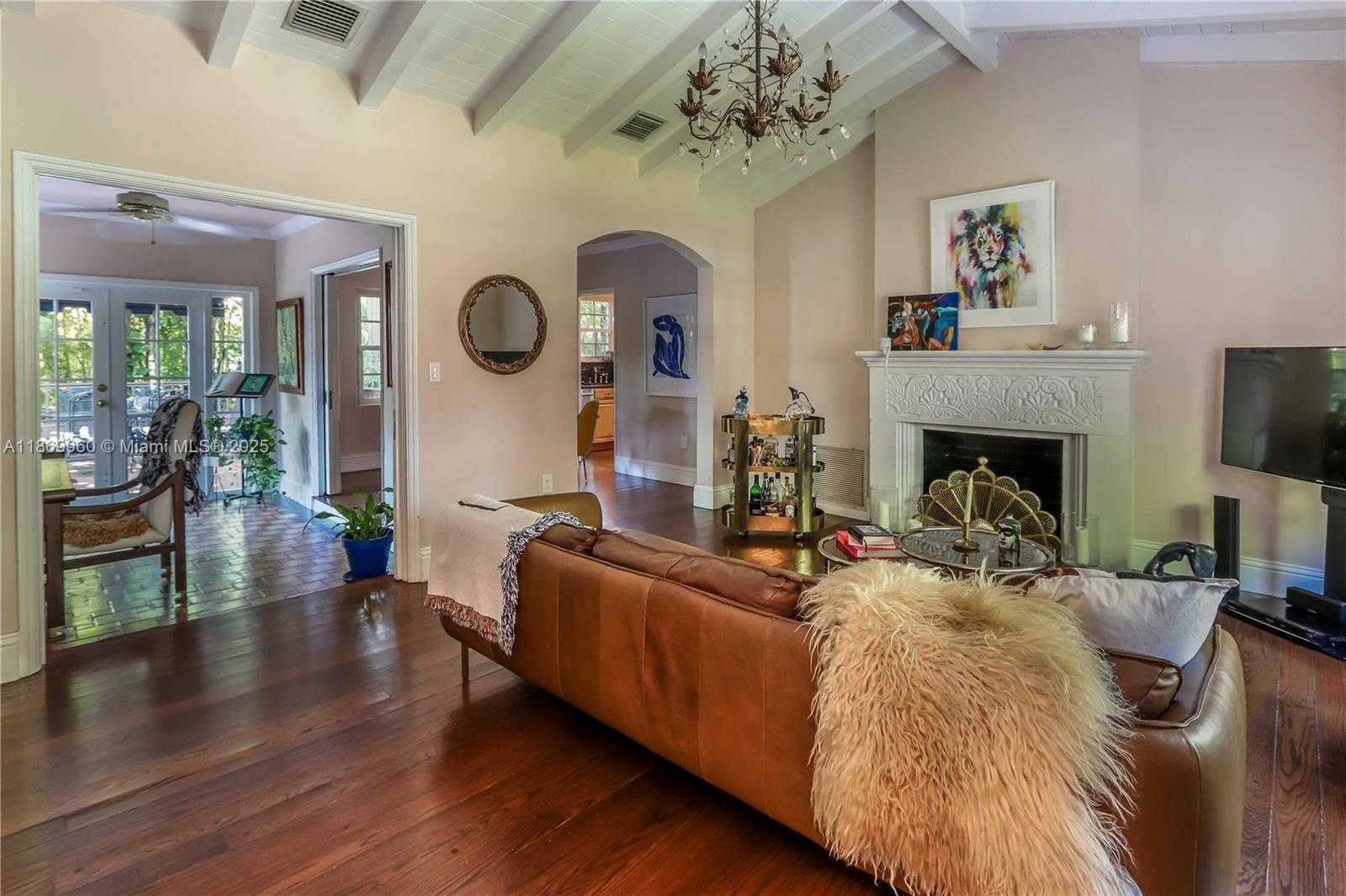 Small Image of 1260 LA MANCHA AVE, Coral Gables Number 5