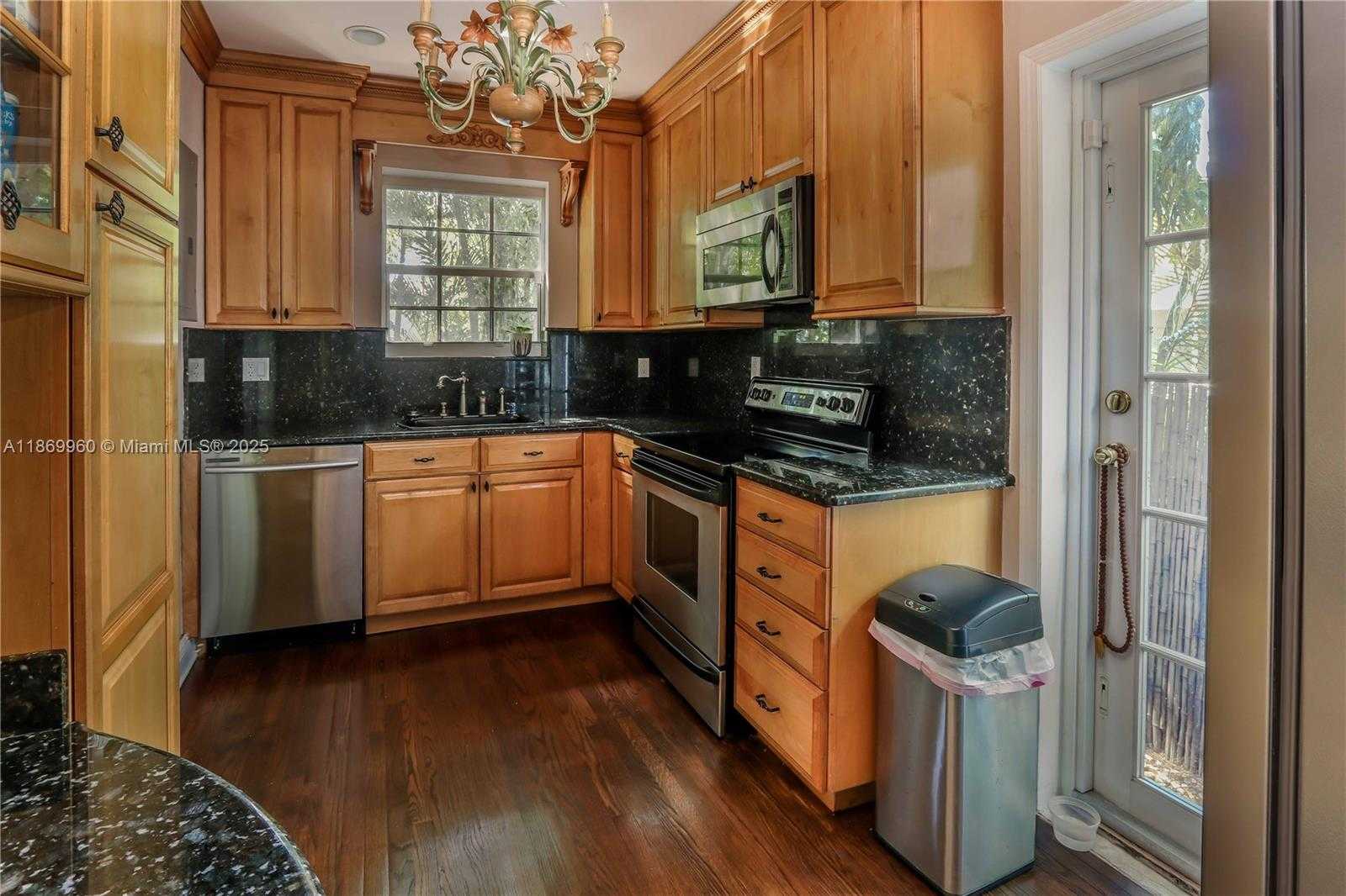 Small Image of 1260 LA MANCHA AVE, Coral Gables Number 9