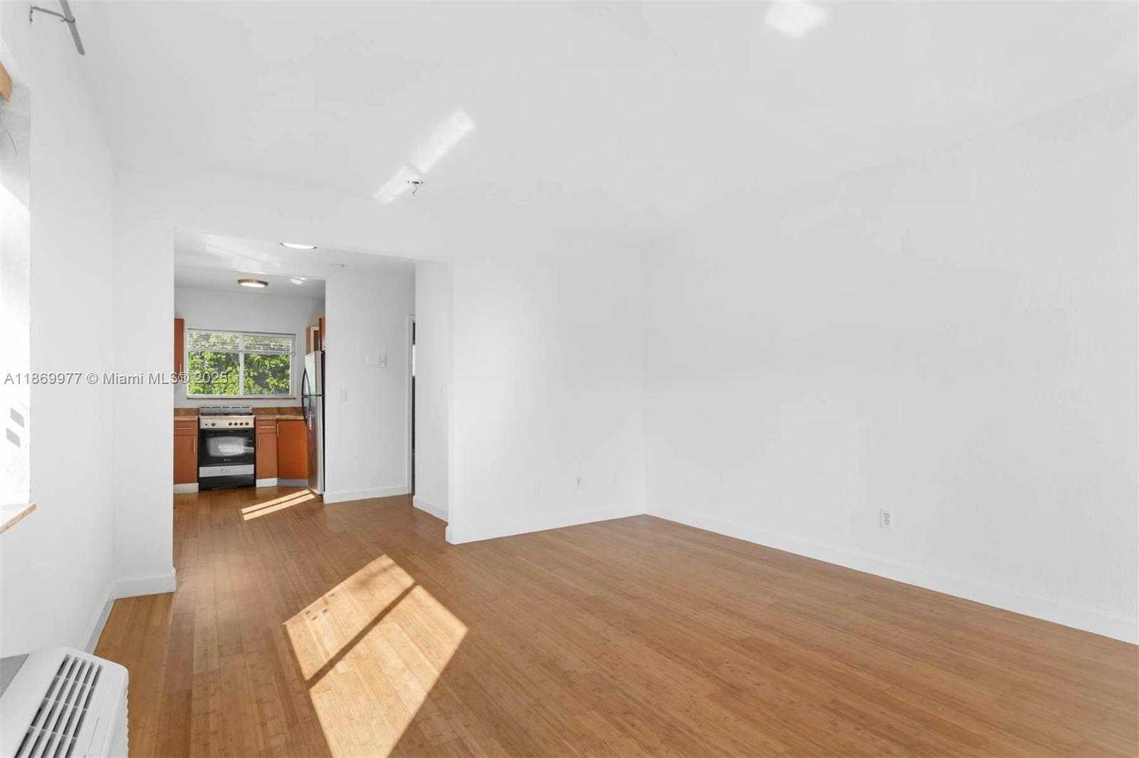 Small Image of 1010 PENNSYLVANIA AVE #6, Miami Beach Number 3