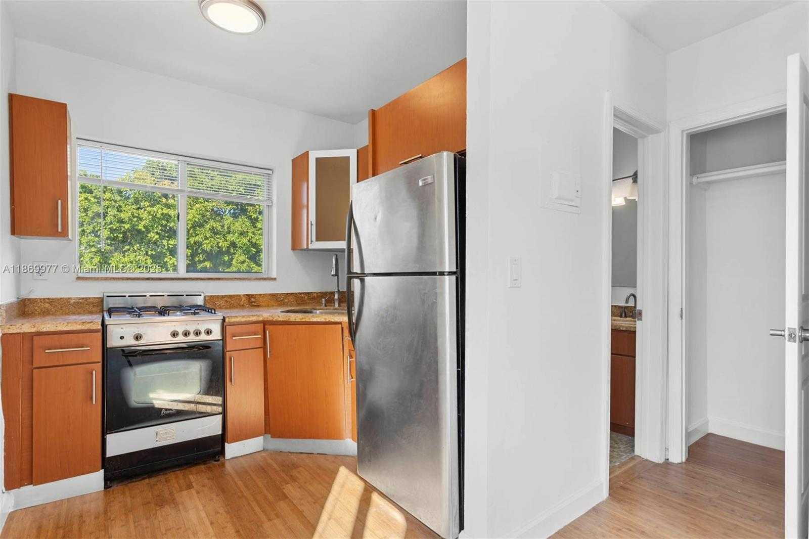 Small Image of 1010 PENNSYLVANIA AVE #6, Miami Beach Number 6