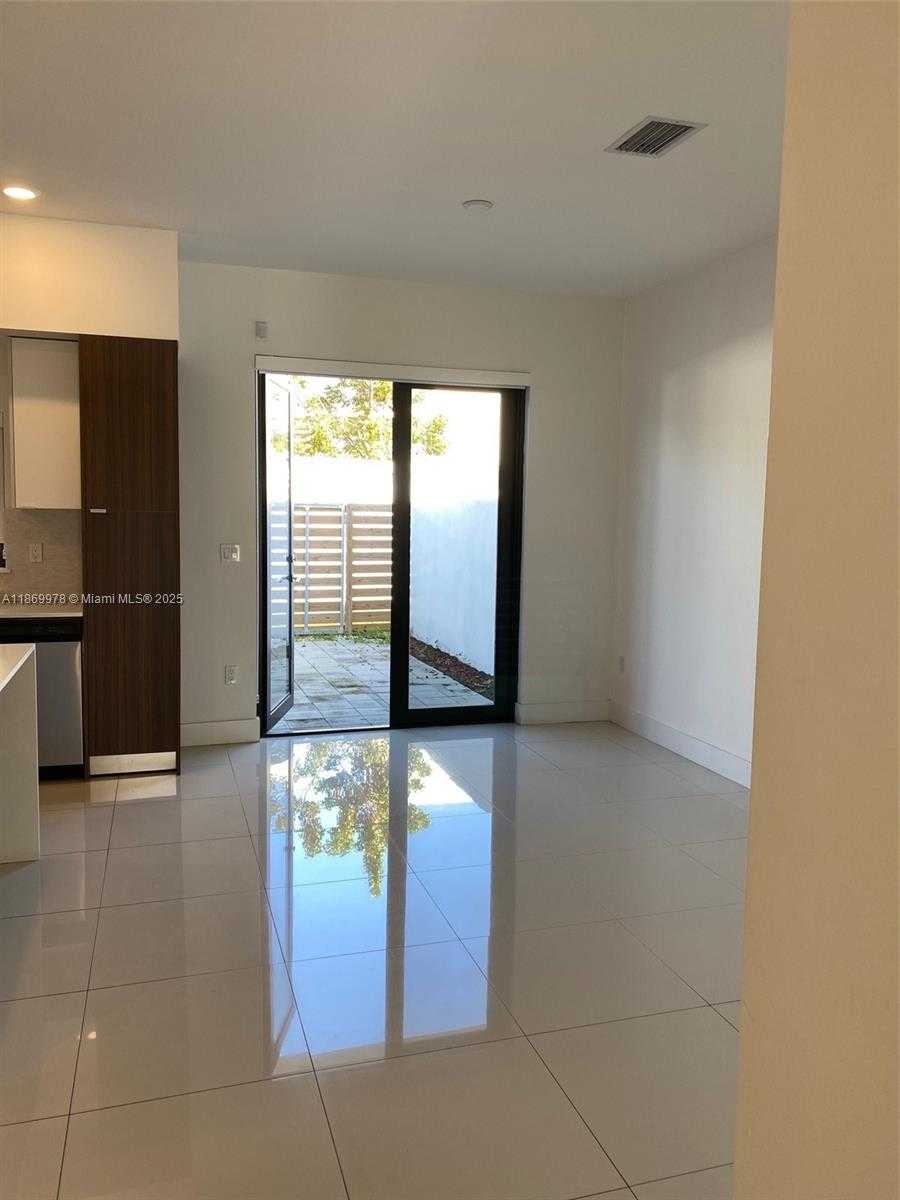 Small Image of 10543 SOUTH WEST 118TH AVE #10543, Miami Number 4