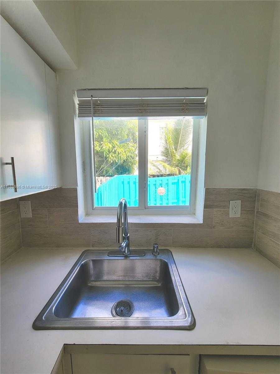 Small Image of 483 NORTH WEST 84TH LN #483, Miami Number 11