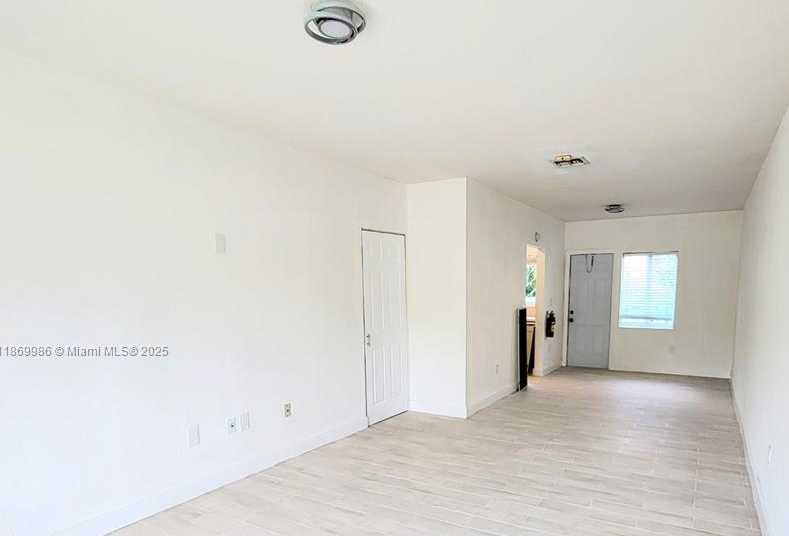 Small Image of 483 NORTH WEST 84TH LN #483, Miami Number 6