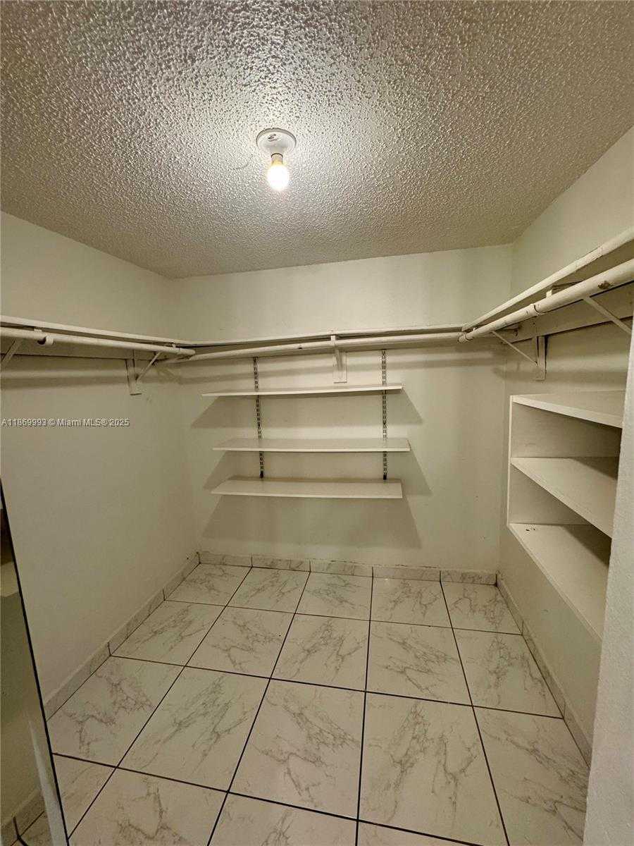 Small Image of 1900 MERIDIAN AVE #301, Miami Beach Number 11