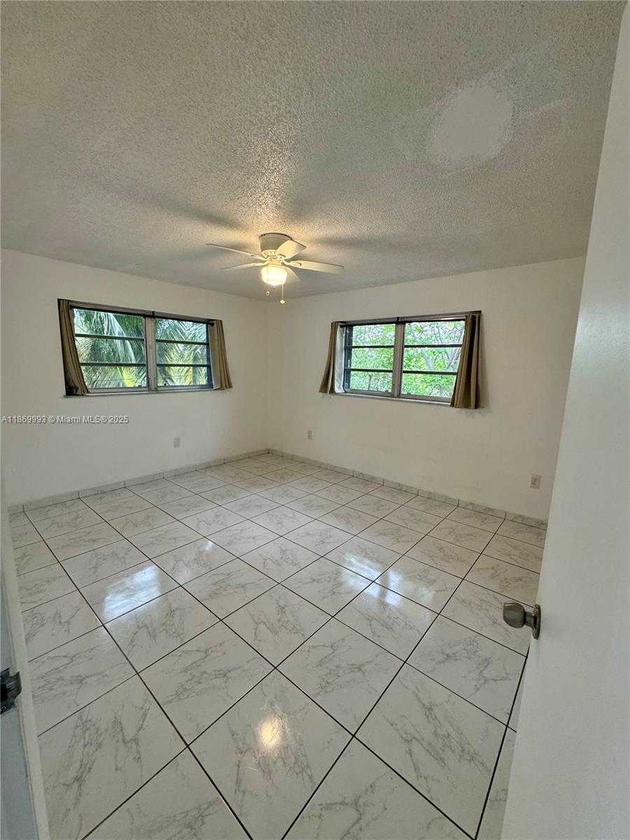 Small Image of 1900 MERIDIAN AVE #301, Miami Beach Number 12