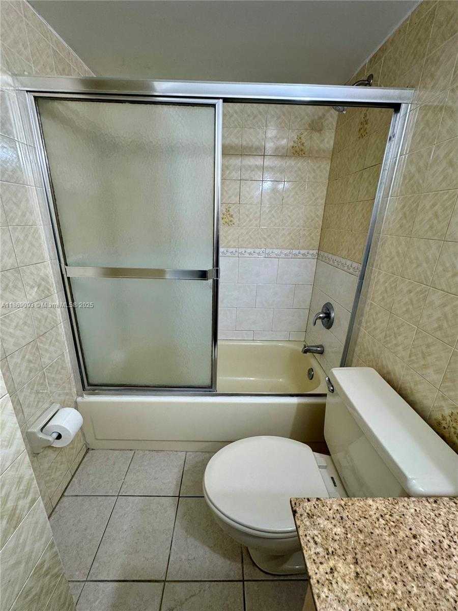 Small Image of 1900 MERIDIAN AVE #301, Miami Beach Number 13