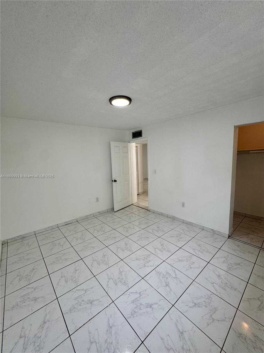 Small Image of 1900 MERIDIAN AVE #301, Miami Beach Number 15