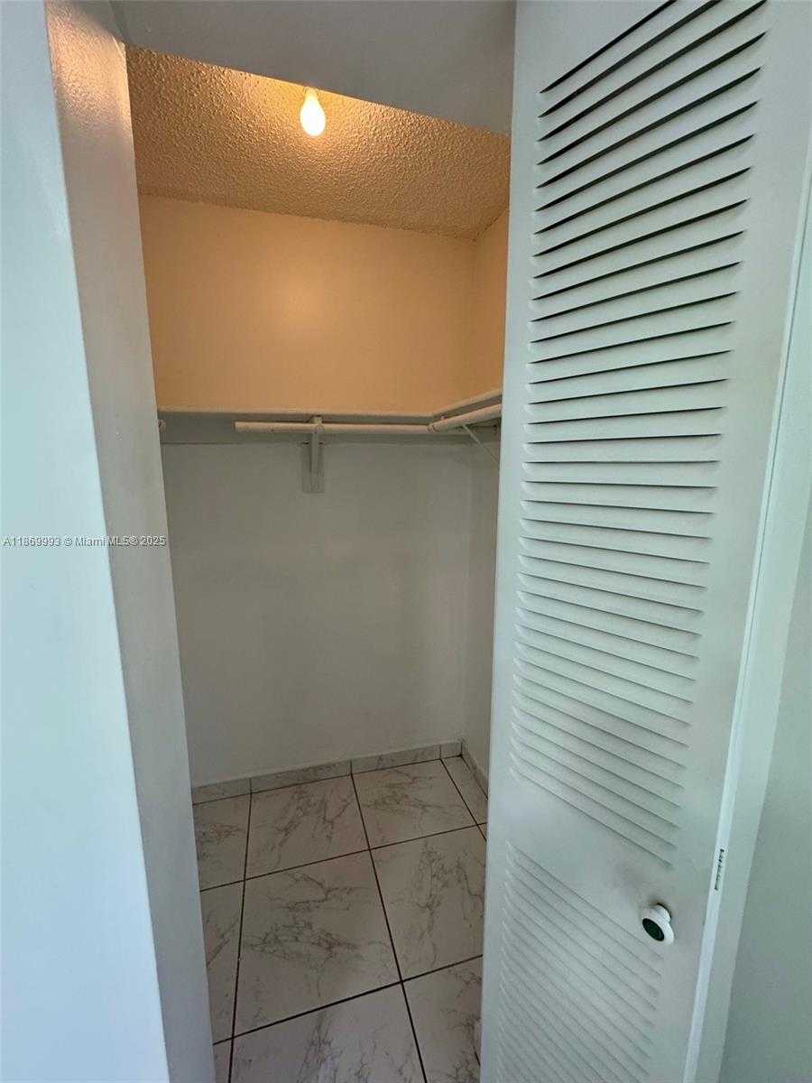 Small Image of 1900 MERIDIAN AVE #301, Miami Beach Number 16